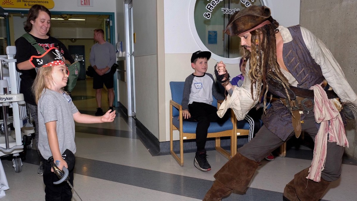 web3-johny-depp-children-hospital