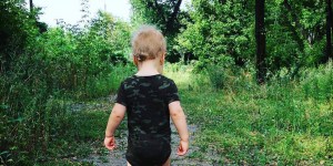 Synu, spadaj na drzewo! Czyli dlaczego warto zabrać dziecko do lasu
