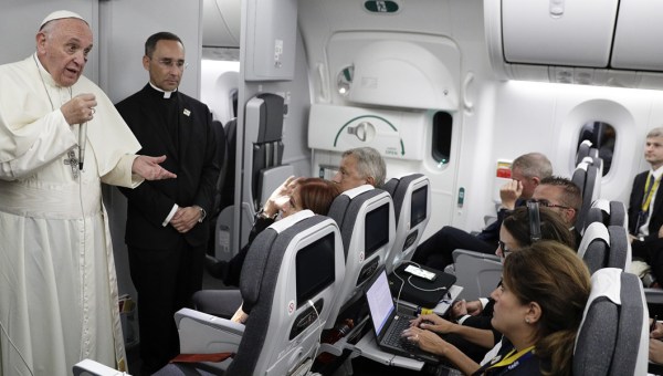 PAPIEŻ FRANCISZEK W SAMOLOCIE