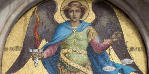 Komu szczególnie pomaga? Co o nim mówi Pismo Święte? Poznajcie Michała Archanioła