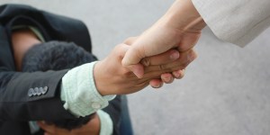 Upomnienie braterskie: kiedy stosować, a kiedy koniecznie trzeba się powstrzymać?