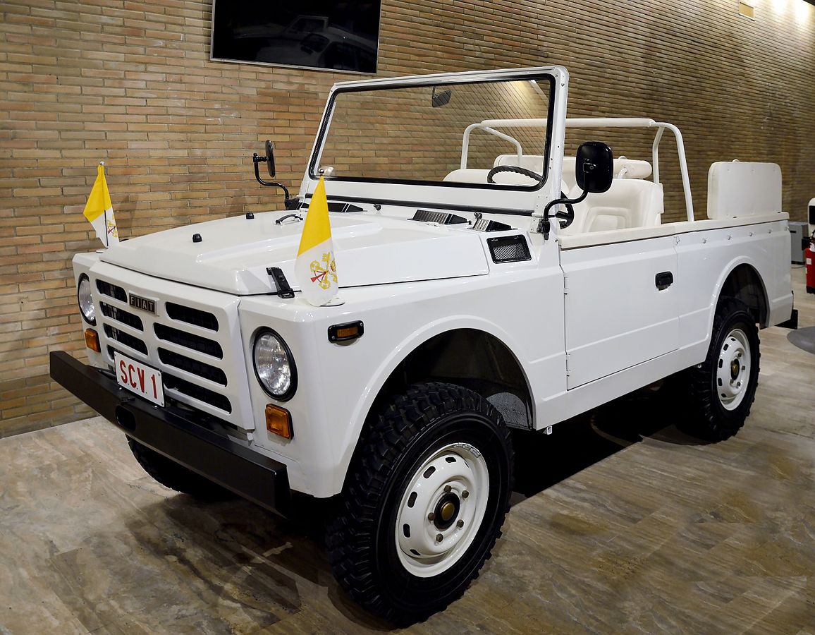 PAPAMOBILE, PAPIESKIE POJAZDY