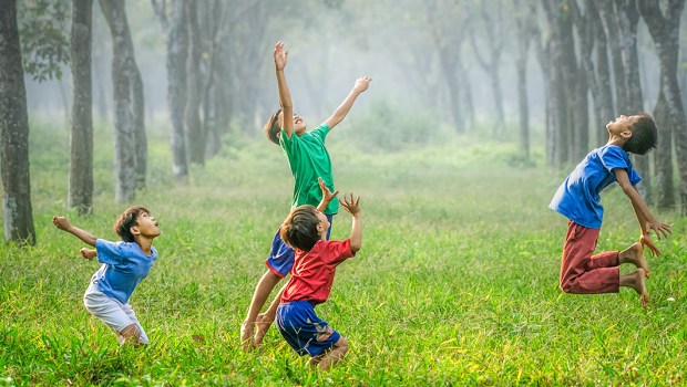 BAWIĄCY SIĘ CHŁOPCY