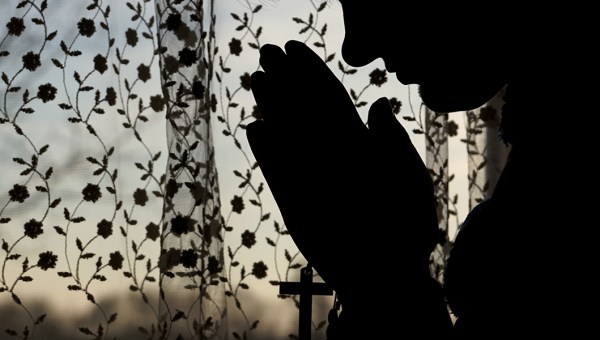 RĘCE ZŁOŻONE DO MODLITWY