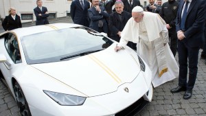 PAPIEŻ FRANCISZEK I LAMBORGHINI