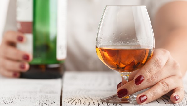 KOBIETA ALKOHOLICZKA