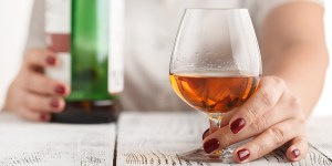 Alkoholiczki. Co to znaczy pić po kobiecemu