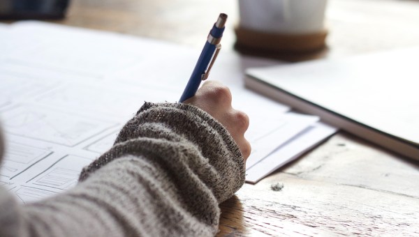 KOBIETA ROBI NOTATKI