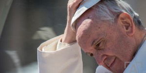 Jak się bronić przed próżnością i narcyzmem? Odpowiedź Franciszka daje do myślenia