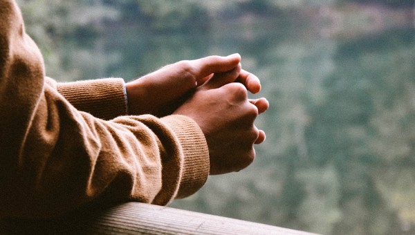 RĘCE ZŁOŻONE DO MODLITWY