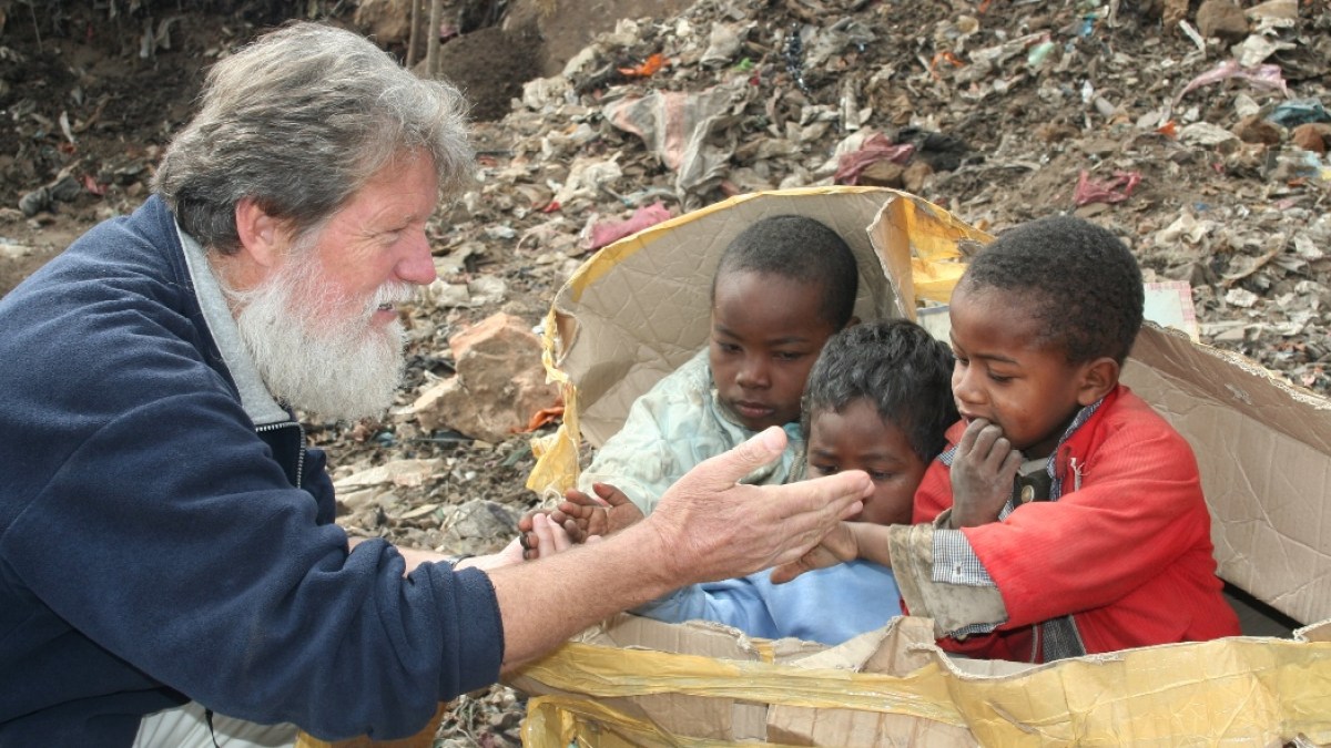 WEB3 PEDRO OPEKA MADAGASCAR CHILDREN STANE KERIN DRUŽINA