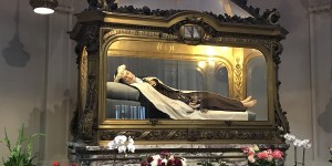Tu mieszkała Mała Tereska. Zobacz piękne zdjęcia z jej domu rodzinnego!