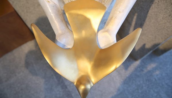 Duch Święty pod postacią złotej gołębicy w klasztorze Miłosierdzia w Lisieux autorstwa Fleur Nabert