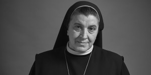 14 łóżek do umierania. S. Michaela Rak, jej wileńskie hospicjum i list do Boba Dylana
