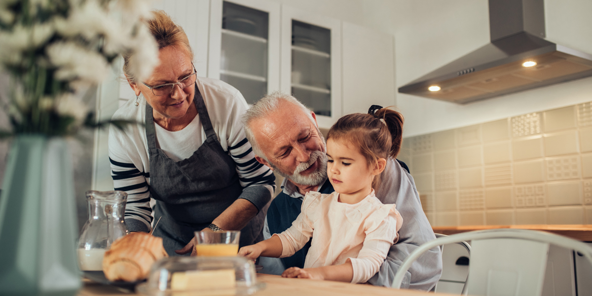 GRANDPARENTS,GRANDCHILD,KITCHEN
