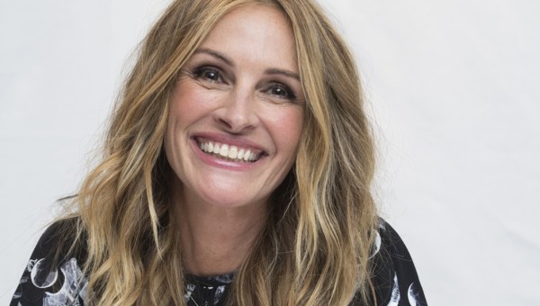 JULIA ROBERTS