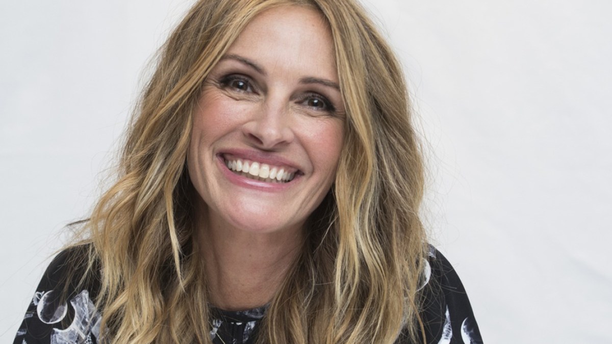 JULIA ROBERTS