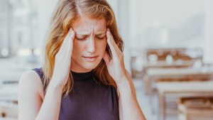 WOMAN, HEADACHE, CONCENTRATION