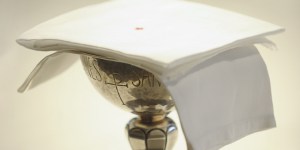 Korporał – obrus, na którym spoczywa Ciało i Krew Jezusa
