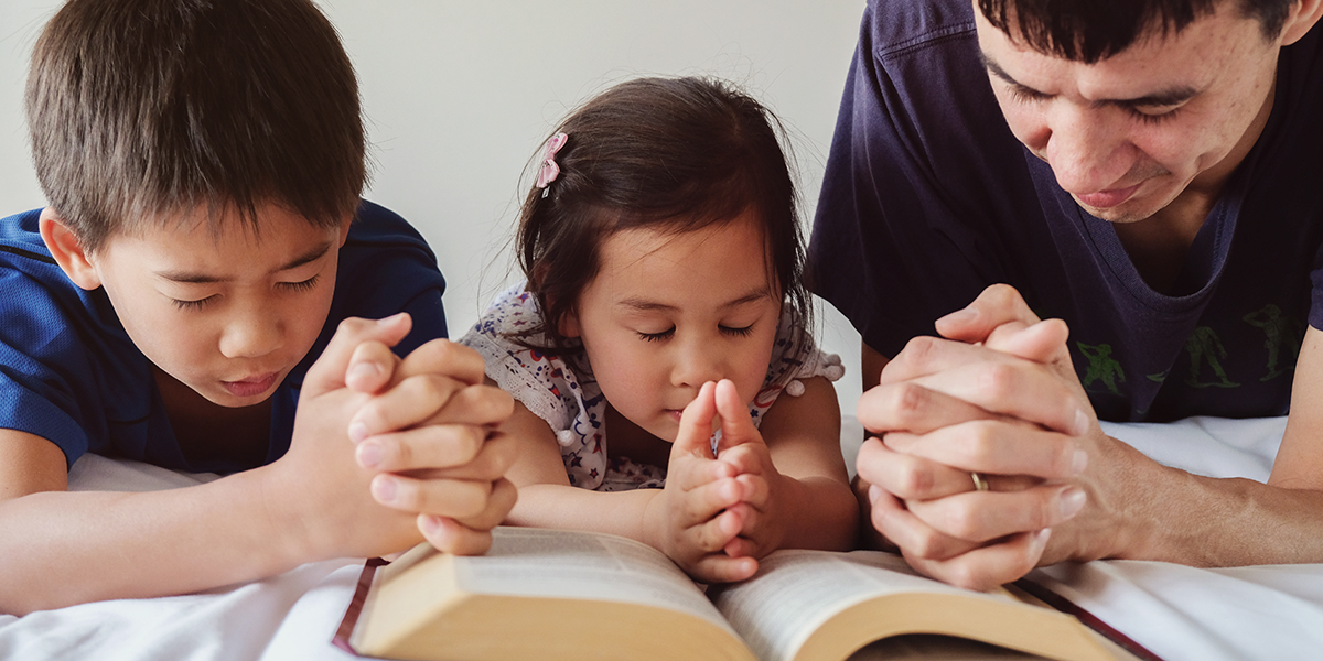 PARENT AND CHILDREN PRAYING