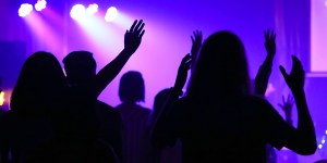 Co jest pierwszą przyczyną deformacji wiary? Bp Czaja o pentekostalizacji w Kościele