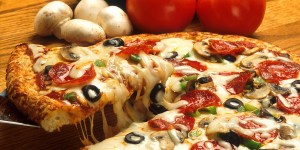 Z powodów religijnych zmienił nazwę restauracji. Idzie mu znakomicie!