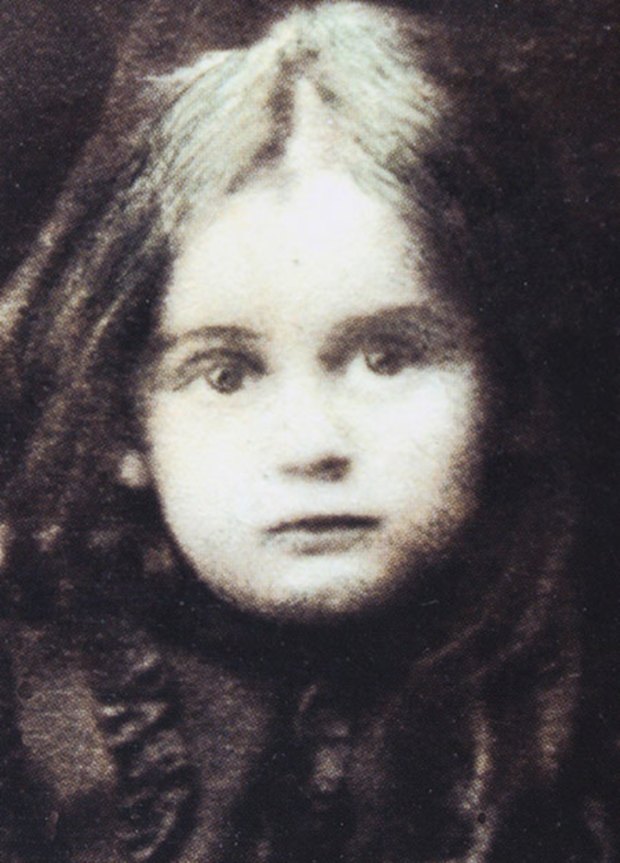 {"rendered":"Zobacz ma\u0142o znane zdj\u0119cia Edyty Stein, p\u00f3\u017aniejszej s. Teresy Benedykty od Krzy\u017ca"}