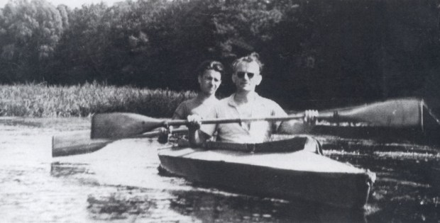 Karol Wojtyła na kajaku i podczas golenia. Wszyscy kochamy te zdjęcia!