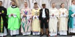 KSIĄDZ MAREK WÓJCIK, PROJEKTANT ORNATÓW