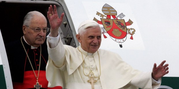 [GALERIA] Papież Niemiec mówi po polsku. Tak Benedykt XVI pielgrzymował po Polsce. Poruszające zdjęcia