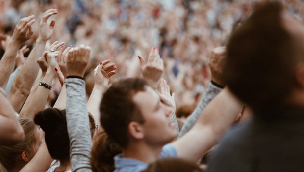 MODLITWA NA STADIONIE