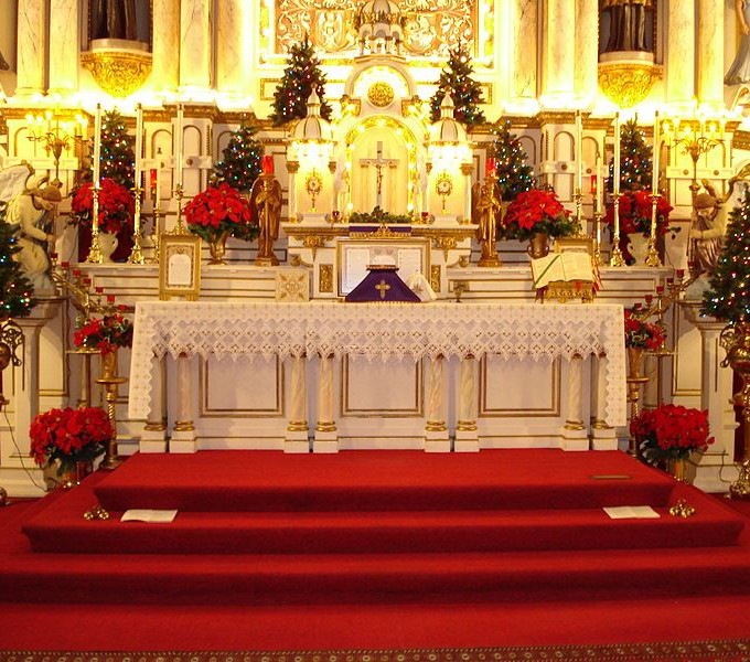 Nazwy przedmiotów liturgicznych, jakie widujemy na mszy i adoracji [GALERIA]