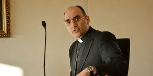 Porwany podczas mszy i torturowany. Iracki biskup nie wyrzekł się wiary