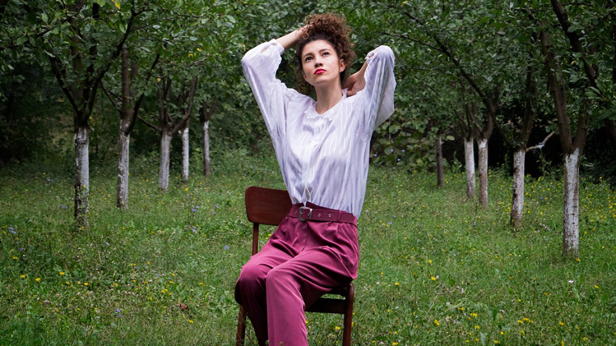 web3-woman-nature-single-trees-aleksandar-radovanovic-unsplash-cc0