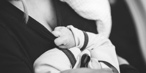 Wejście „Matki ssaka&#8221;, czyli czemu wciąż dziwi nas karmienie piersią?