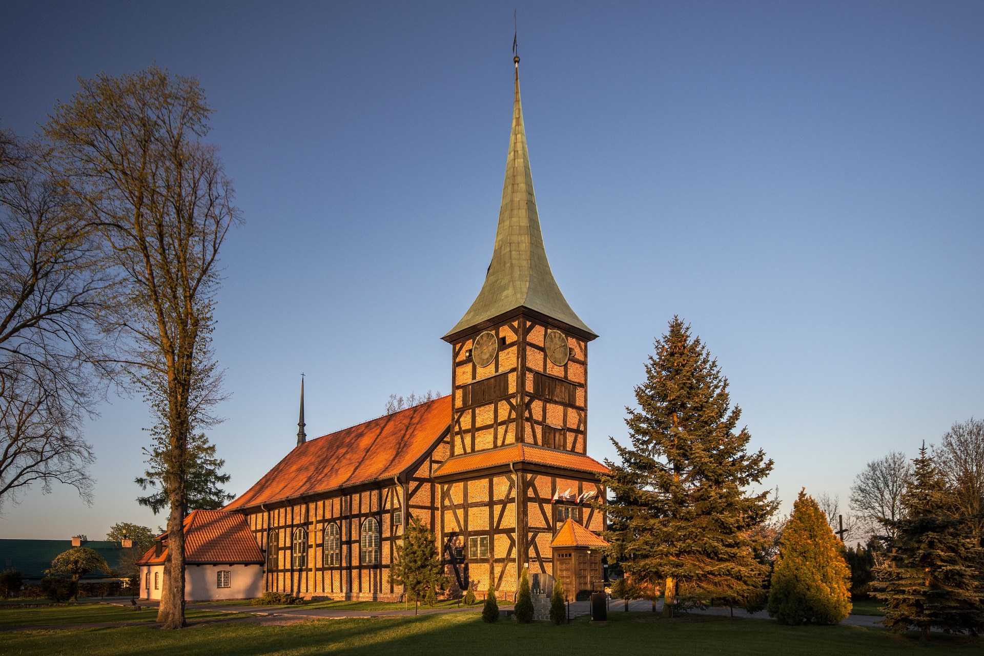 KOŚCIOŁY POŁOŻONE NAD POLSKIM MORZEM