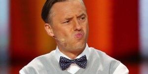 Mateusz Banaszkiewicz z Kabaretu Młodych Panów: Kiedy Bóg nas obserwuje, trudno Mu się nie śmiać [wywiad]