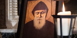 Fenomen św. Szarbela: Domy Modlitwy, uzdrowienia, nawrócenia oraz błogosławieństwo olejami