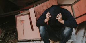 Świat na czarno, czyli depresja nastolatków. Jak im pomóc?