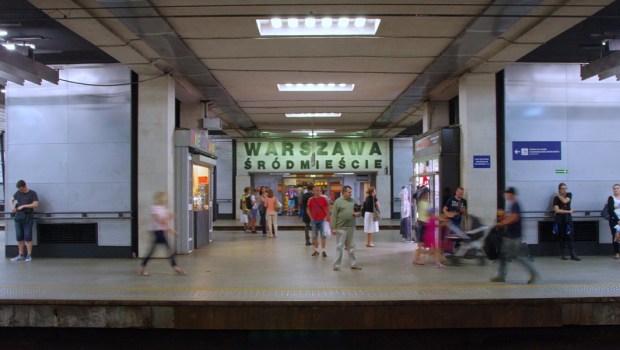 PORÓD NA DWORCU W WARSZAWIE