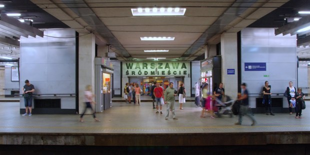 PORÓD NA DWORCU W WARSZAWIE