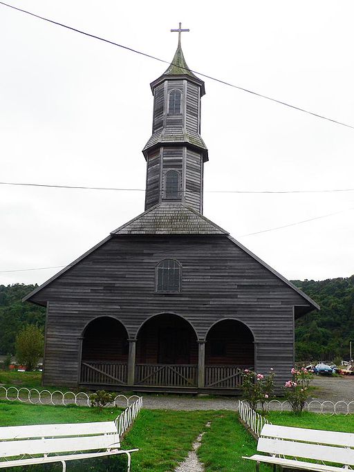 512px-Iglesia_de_San_Juan_-_Dalcahue_2