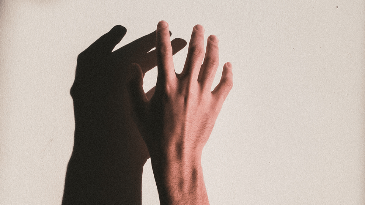 Hand_shadow_wall