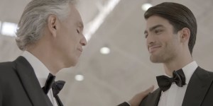 Najsłynniejszy tenor świata po raz pierwszy śpiewa z synem! Zobacz duet Bocellich!