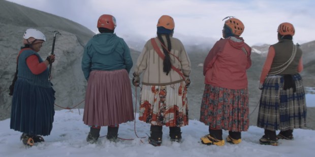 CHOLITA, WSPINACZKA W SPÓDNICACH