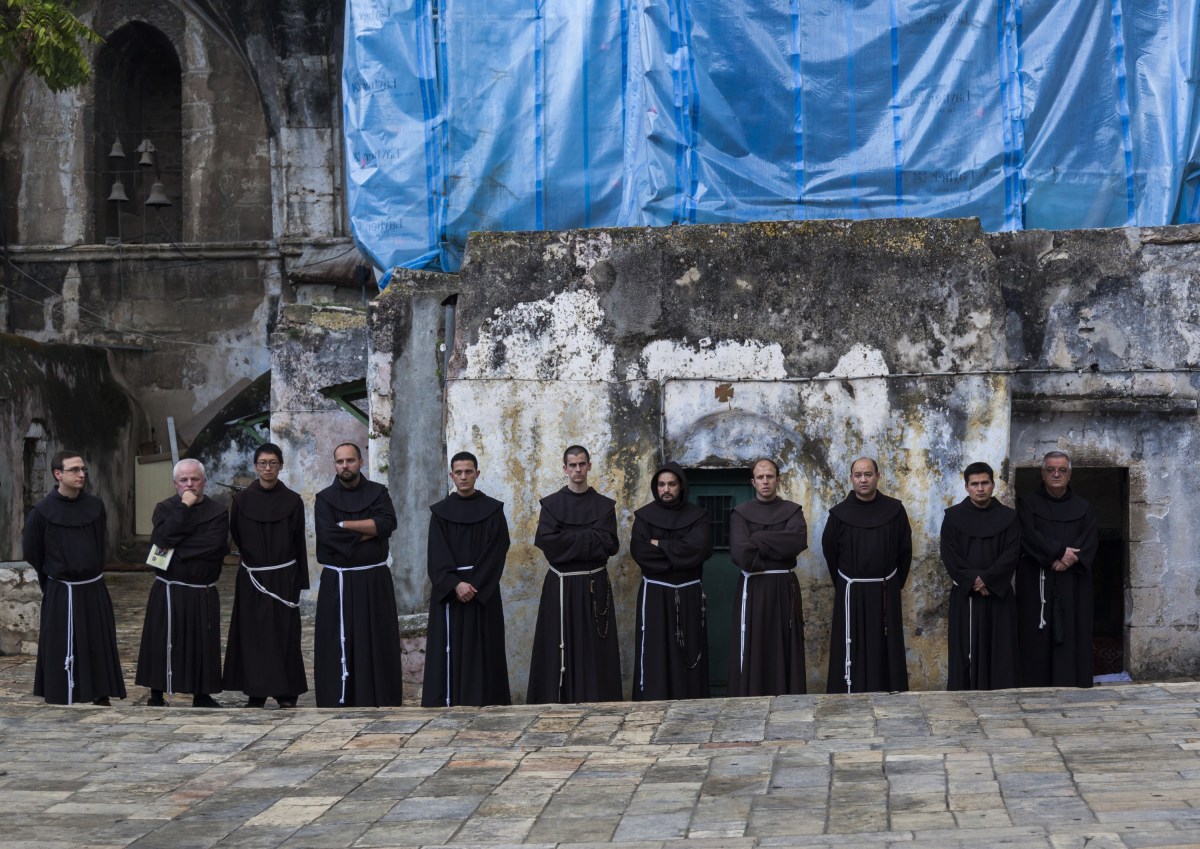 DLACZEGO FRANCISZKANIE MAJĄ BRĄZOWY HABIT