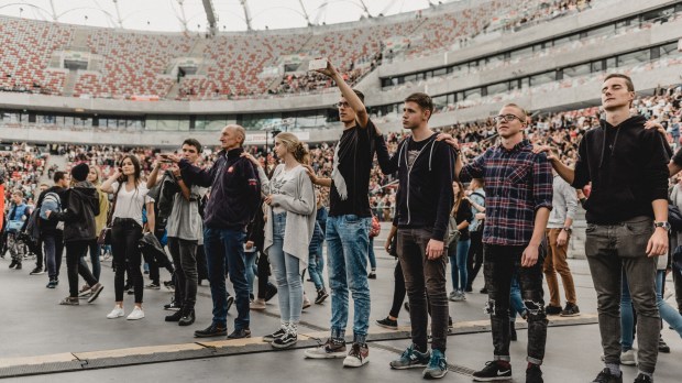 SIOSTRY ZAKONNE WJECHAŁY NA STADION NA MOTORACH