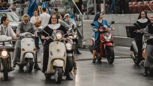 SIOSTRY ZAKONNE WJECHAŁY NA STADION NA MOTORACH