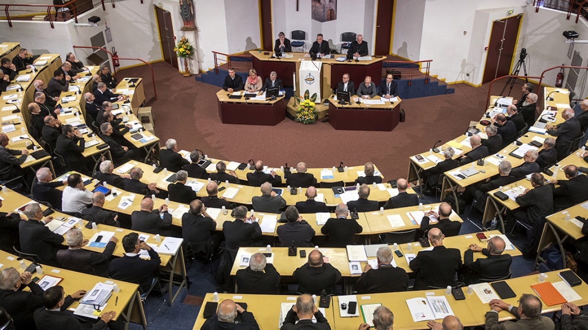 POSIEDZENIE EPISKOPATU FRANCJI