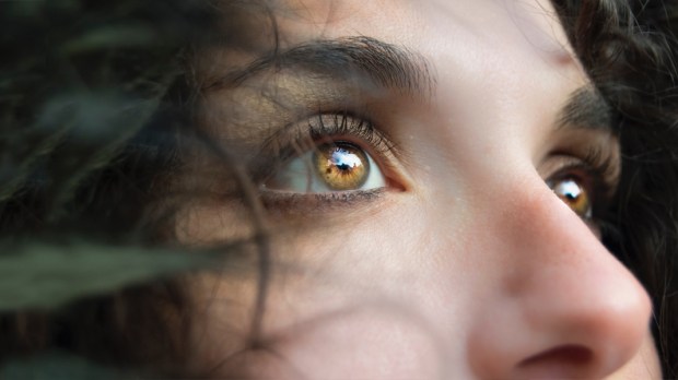 WOMAN,EYES,LOOKING